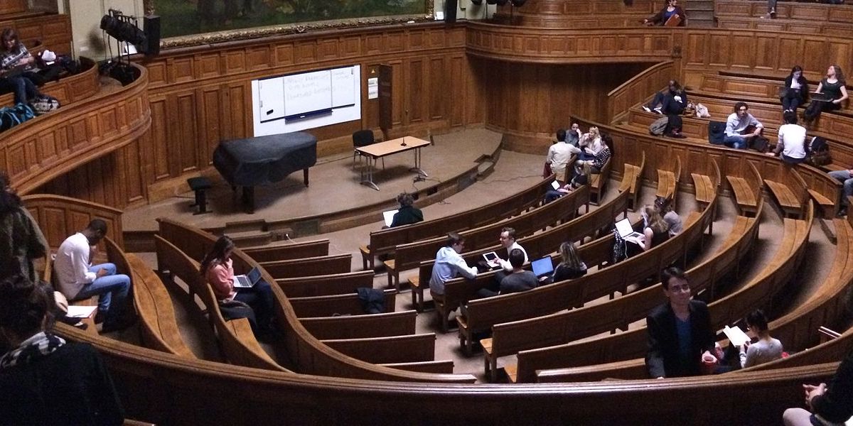 La loi qui barricade l'université