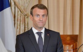 Macron invente le vernis politique bleu